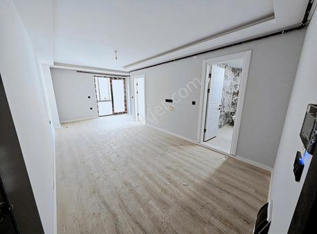 Anayola Cephe/cam Balkonlu/50m2 /kiralık/şaban Bozacı