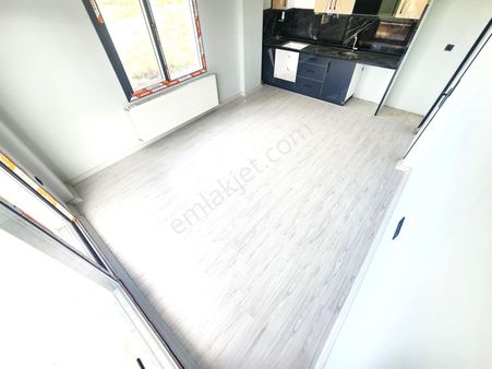 Burhaniye Bahçelievler'de Aygülden Sıfır Arakat Ön Cephe Doğalgazlı Geniş Balkonlu 1+1 Satılık Daire