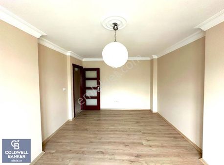 Üniversite Mahallesinde Metrobüse Komşu Kiralık 2+1 80 M² Daire