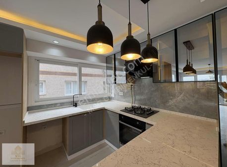 Msg'den Üçyol Meydanda, Cadde Üzeri Lüks Yapılı Asansörlü 3+1