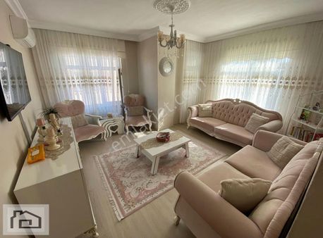 Eminden,merkez Camii Yakını,masrafsız,katta,ergonomik,fırsat 3+1