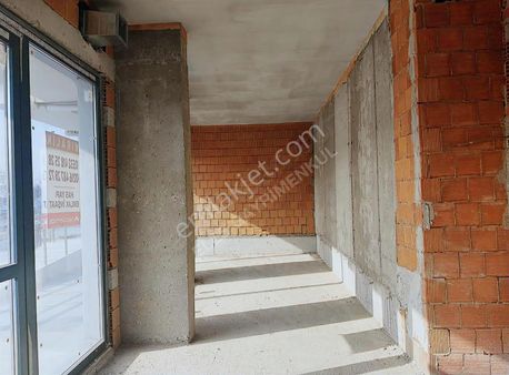 Üsküdar Emlak Konutta Cadde Uzerınde Firsat Dükkan 68m2