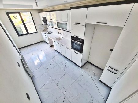 👉aygülden Burhaniye'de Ayrı Mutfak Doğalgazlı Ebeveyn Banyolu Ön Cephe Ara Kat 2+1 Satılık Daire
