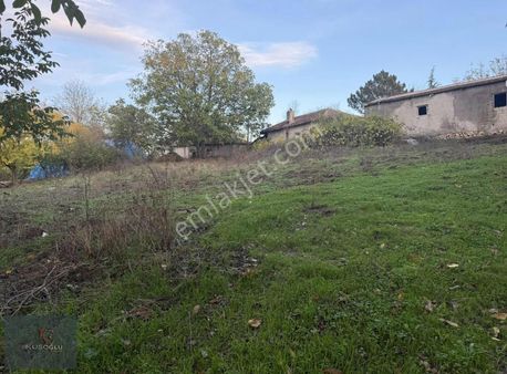 Vize Develi Köyünde İçinde Betonerme Ahır Olan Satılık Arsa