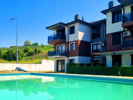 Soğucak'ta Panoramık Denız Ve Havuz Manzaralı Sıfır 2+1 Daıre