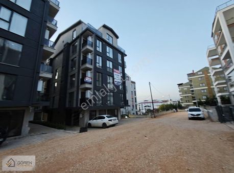 Gören Gayrimenkul'den 1+1 Ara Kat Daire