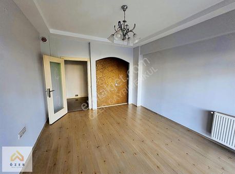 Özer Gayrimenkulden Güngör Caddesinde Kiralık 3+1 Daire