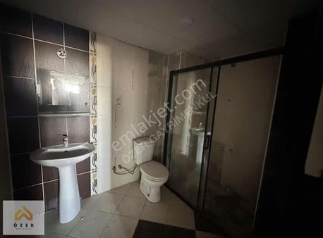 Özer Gayrimenkulden Çevreyolunda Cadde Üzeri 4+1 Kiralık Daire