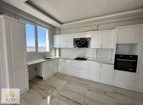 Özer Gayrimenkulden Yakıncada Kiralık Arakat Lüx 3+1 Daire