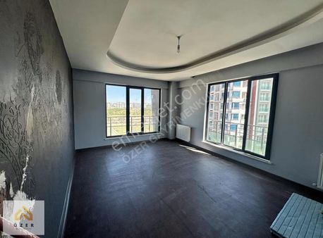 Özer Gayrimenkulden Bostanbaşı Cadde Üzeri Kiralık 3+1 Daire