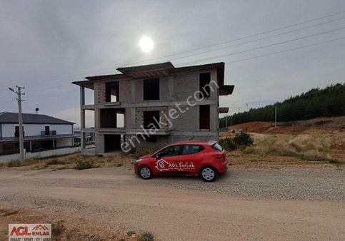 Çivril Bayraktepenin Köşesinde Kabası Yapılmış Ev Satılıktır