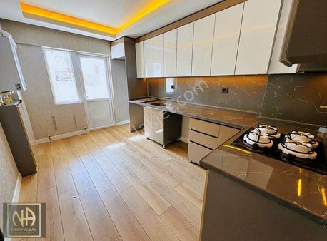 Sancaktepe'de Asansörlü Katta Güney Cephe Fırsat 3+1 Satılık