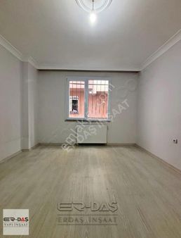 Kıraç Hürriyet Mahallesi'nde Satılık 2+1 Balkonlu Yüksek Giriş