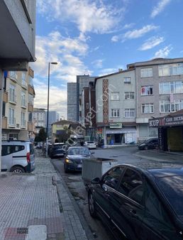 Ümraniye Cadde Üzerinde Kullanışlı 2+1 Daire