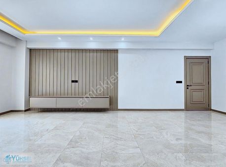 Yüksel'den Havuzlu Sitede Panjurlu Giyotin Balkonlu Lux Daireler