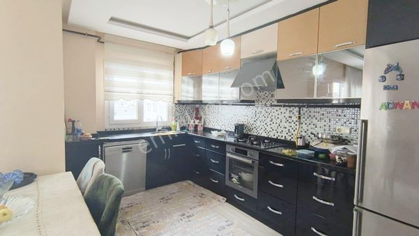 Pınar'da_kapalı_semt_pazarı_civarı_site_içerisinde_3+1_cepheleri_açık_