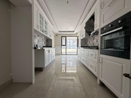 Pursaklar Mehmet Zengin Emlak'tan Otoparklı Hastane Yakını 4.kat 4+1 Ultra Lüks Sitede