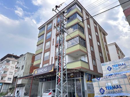 Trabzon Arsin Fatih Te Ana Cadde Üzeri Satılık Daire