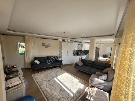 2+1 Karslılar 5-3katı 3yaşında Brüt Net 95m2 Dgaz Hasarsız Menderese 5dakika Yürüme 2banyo Bahçeli