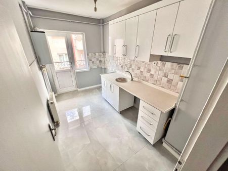 Relax'tan Bagcı Cad.üzerinde 2.kat Yapılı Masrafsız Kacmaz Daire