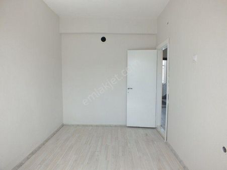 Karaman Merkez Askerlik Şubesi Karsısı 2.kat 74 M2 4 Odalı Kiralık Büro