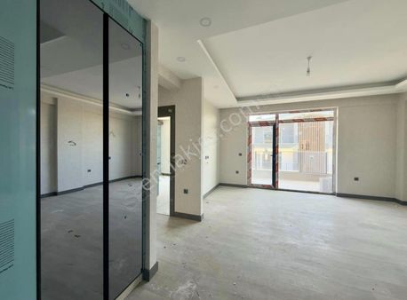 Poga Dan Çift Balkon Çift Banyo Kapalı Mutfak 4+1