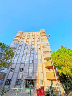 Menemen Ulukoop Evlerinde Satılık 3+1 Geniş Daire