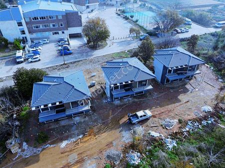 Güzelbahçe Yelki De Satılık Havuzlu Müstakil Villa