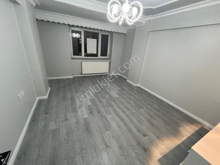 50. Yıl Mahallesi 2+1 100 M2 Lüks 1. Kat Temiz Kiralık Daire