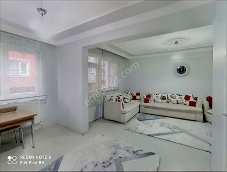 Gaziosmanpaşa Şemsipaşa Dan Acil Satılık Daire İkinci Kat 2+1 100 M2