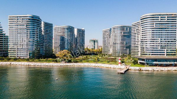 İstanbul Bakırköy'de Lüks Olanaklara Sahip Site İçinde Daireler