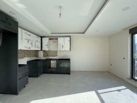 Kızıltoprak Tramvay Yakını Katta Sıfır 2+1 Daireler