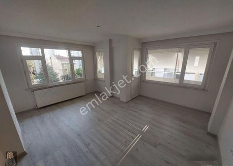 İlke'den Bostancı Sahilde Masrafsız Ayrı Mutfaklı Balkonlu 2+1