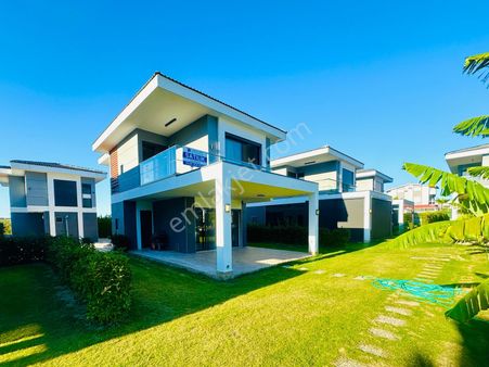 Güzelçamlı'da Havuzlu Site İçinde Bahçeli 3+1 Villa Satılık