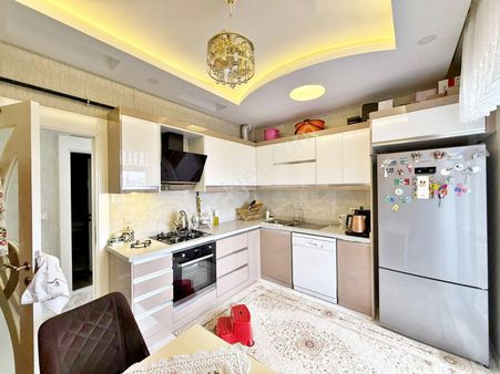 Fıstıklık'ta Mükemmel Lokasyon Masrafsız Cam Balkonlu 2+1 Daire