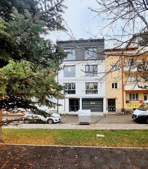 Turkuazdan Yerden Isıtmalı Asansörlü Arakat Satılık 1+1