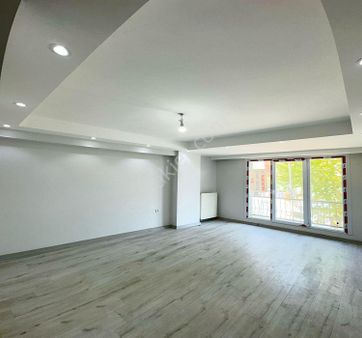 Cadde Üzeri Merkezi Konum Geniş M2 Acil Satılık 1+1 Arakat Daire