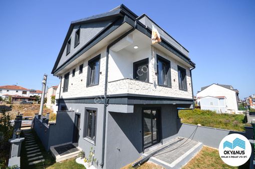 Sakarya Kocaali De Geniş Bahçe Alanı Satılık 3+1 Villa