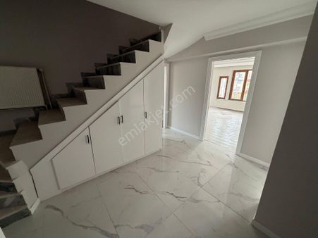 Vatan'dan Bağlarbaşı Merkezde Lüx Yapılı Asansörlü 6+1 Kapalı Teraslı Dublex