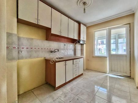 Cadde'den Fırsat! 3+1 Sahile Yakın Merkezi Konumda Satılık