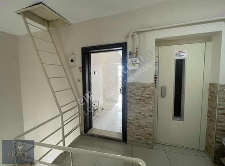 İzmit Çarşı Anacadde Üzerinde 2+1 Satılık Fırsat!!! Daire