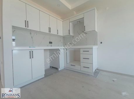 Rönesans Emlak'tan Deniz Manzaralı Satılık 2+0