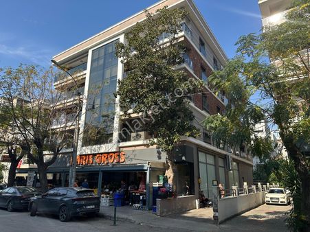 Karşıyaka Bahriye Üçok Da Mükemmel Lokasyonda Satılık 2+1 Daire