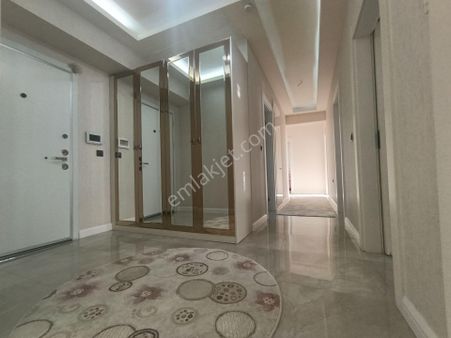 Sevindik'ten Sitede Giyinme Odalı 2,arakat **160 M2 4+1 Daire**