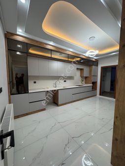 Turgutlu Eymen Emlak'tan Yeni Mh. Satılık 160 M2 Arakat Lüx Daire