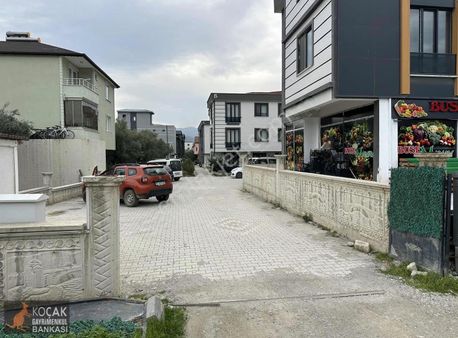 Göl Sahil Caddesine Yakın Mesafede Satılık 3+1 Giriş Kat Daire
