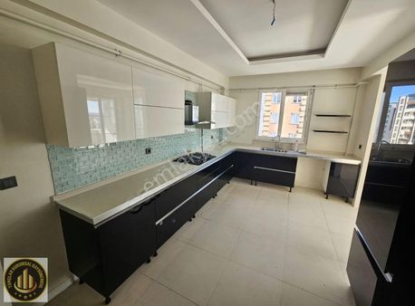 Nazım Hikmet Caddesinde Oturulmaya Hazır Ful Bakımlı Daire..!!!