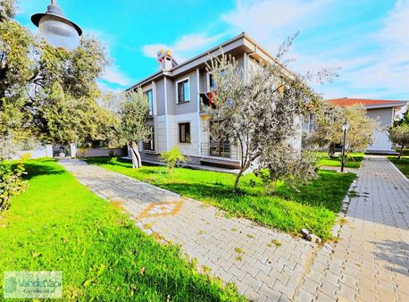 Vahdet'ten Güre Ssk'da Site İçi Denize Yakın 2+1 Satılık Daire