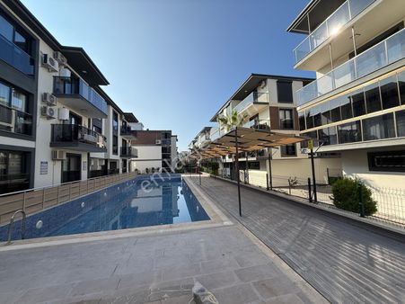 Kuşadası Davutlarda Kapalı Otoparklı Havuzlu