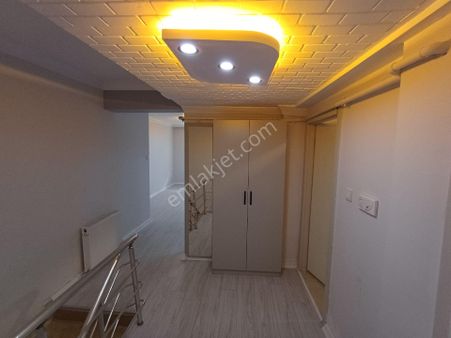 Kalekışladan Cadde Yakını Satılık 2+1 Ters Dubleks